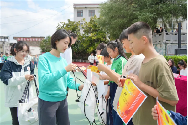 除了卫生健康，惠达为大山的孩子带去了什么(1)1151